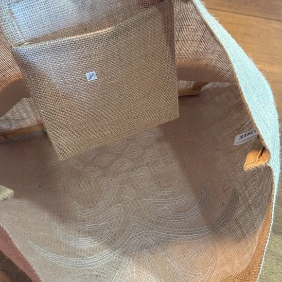 Burlap Pineapple Tote - Picture 2 of 5